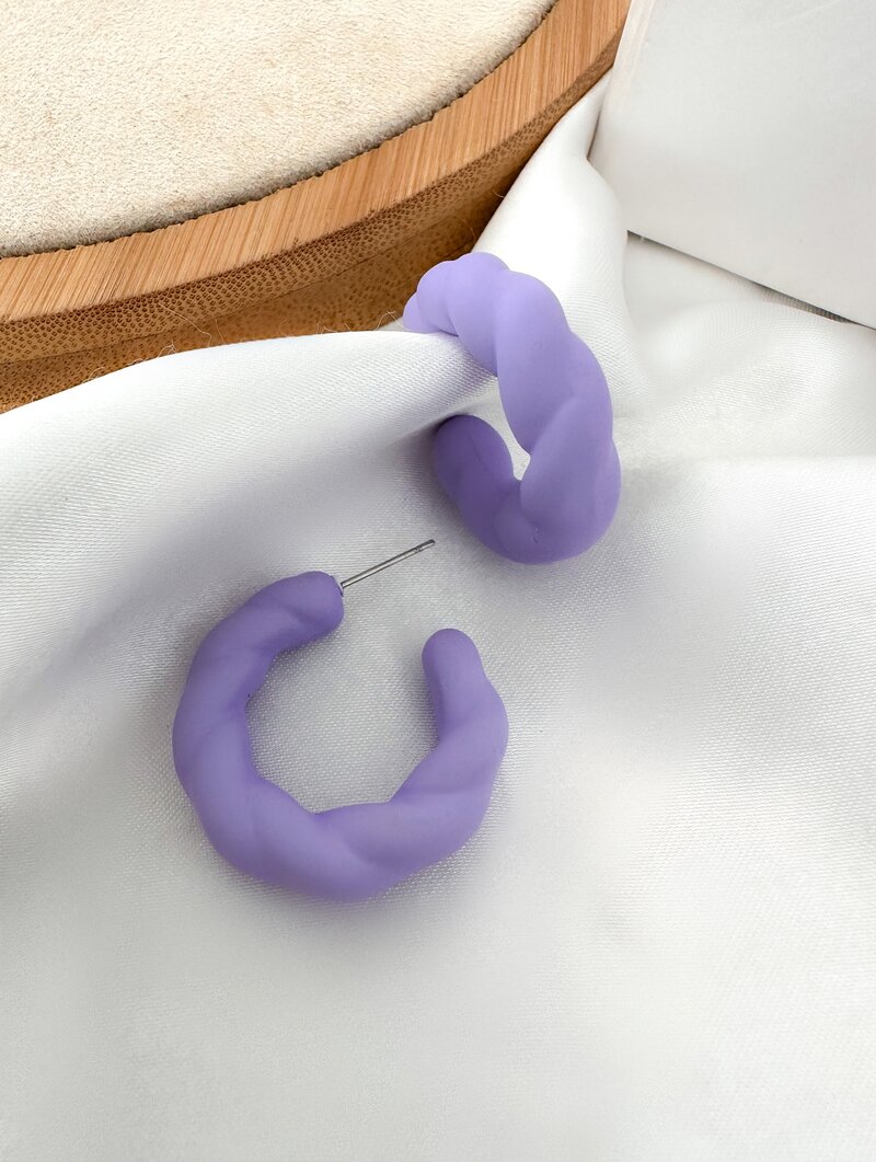 Brinco Argola Torcida Resina