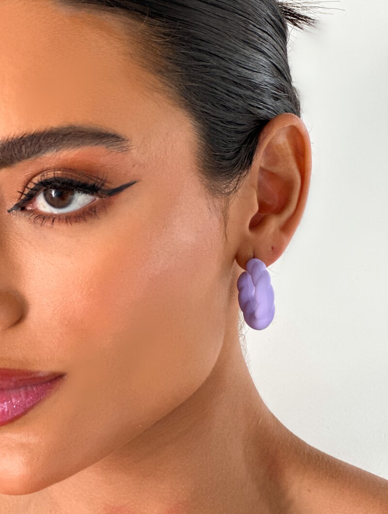 Brinco Argola Torcida Resina