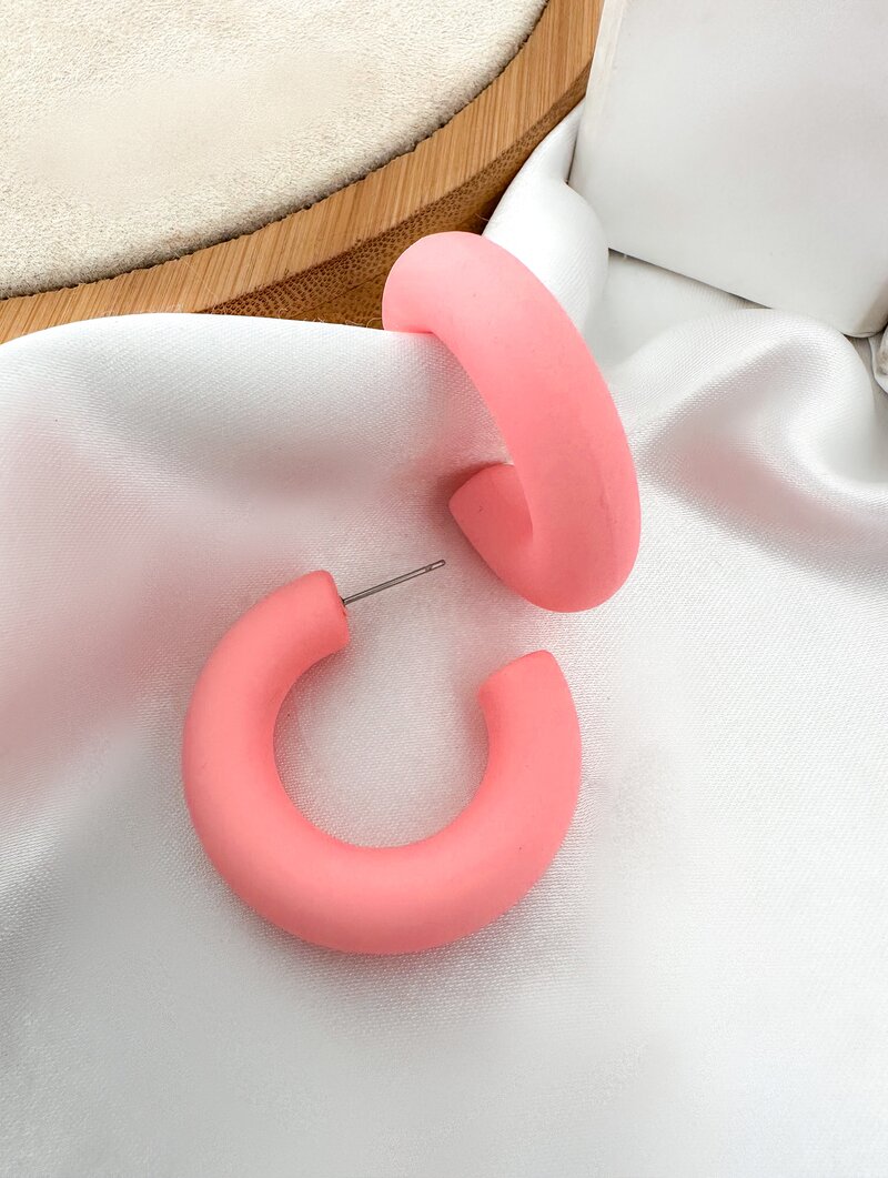 Brinco Argola Tubo Resina