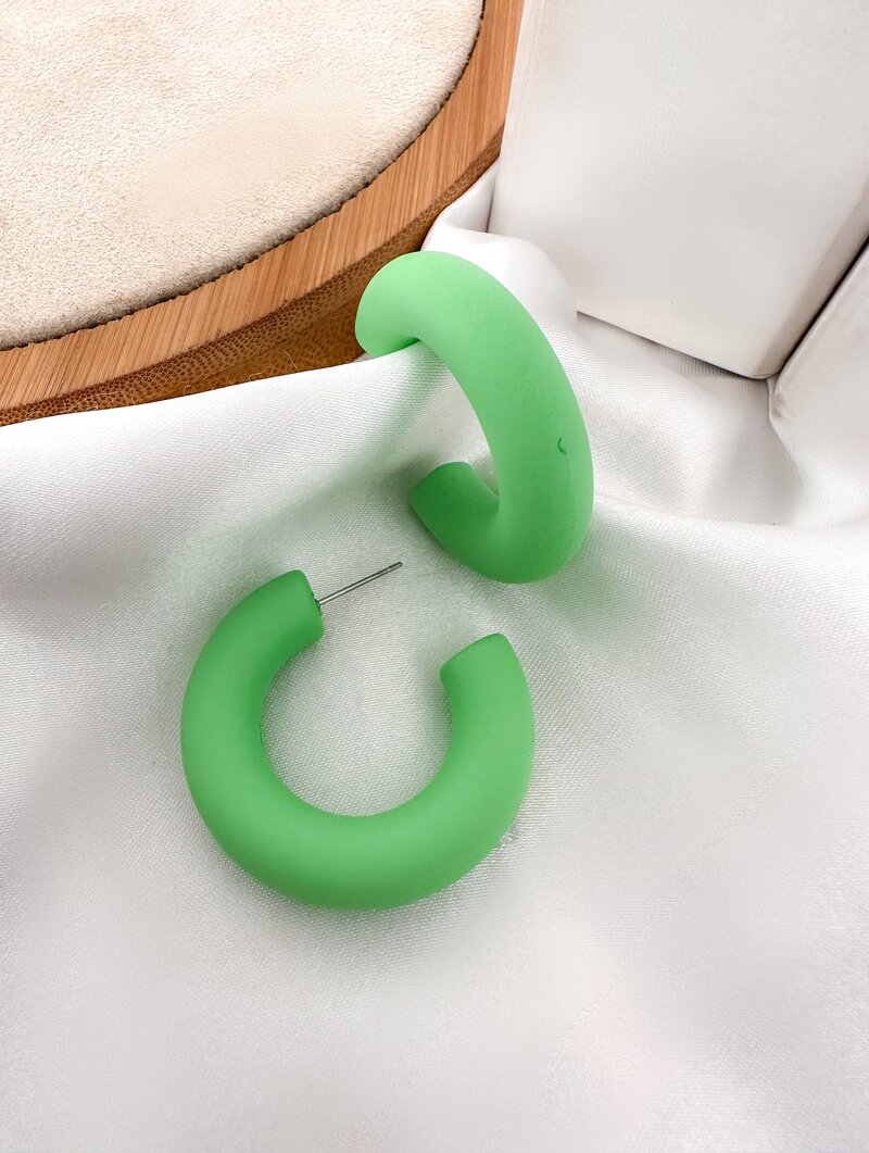 Brinco Argola Tubo Resina