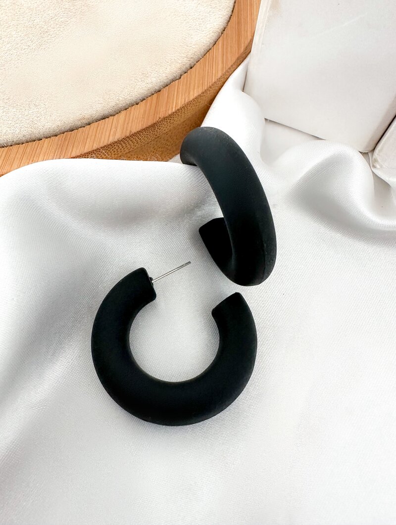 Brinco Argola Tubo Resina