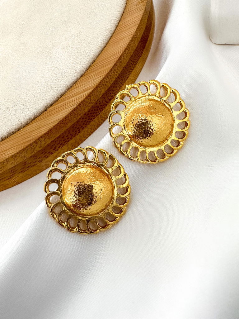 Brinco botton girassol folheado a ouro 18k