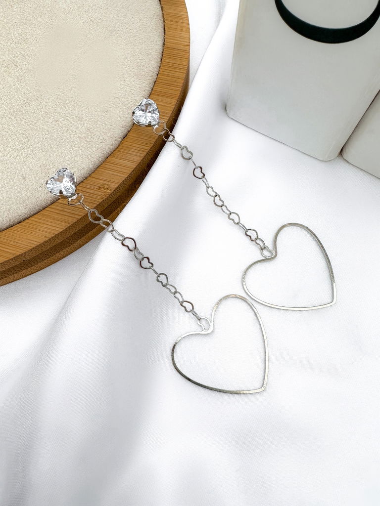 Brinco Coração De Zircônia Com Fio De Coração Vazado