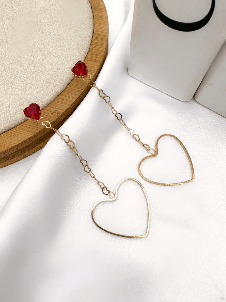 Brinco Coração De Zircônia Com Fio De Coração Vazado