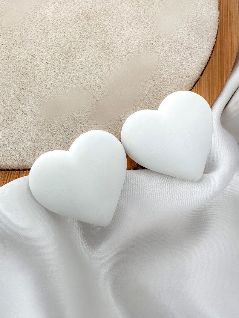 Brinco Coração Resina