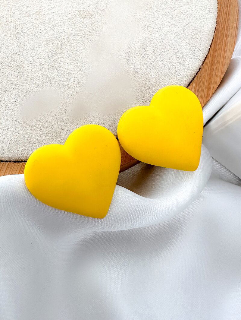 Brinco Coração Resina