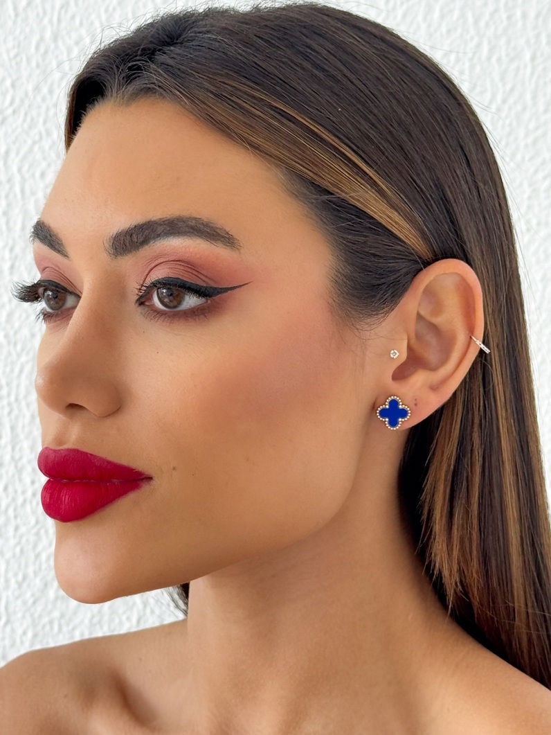 Brinco de Aço Inoxidável Folheado a Ouro 18k Inspiração Vg. Resinada Com Borda de Esferas