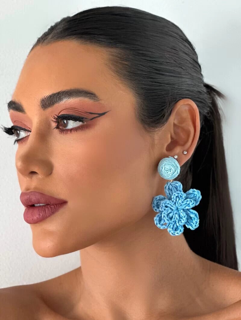 Brinco de Palha Botton com Flor