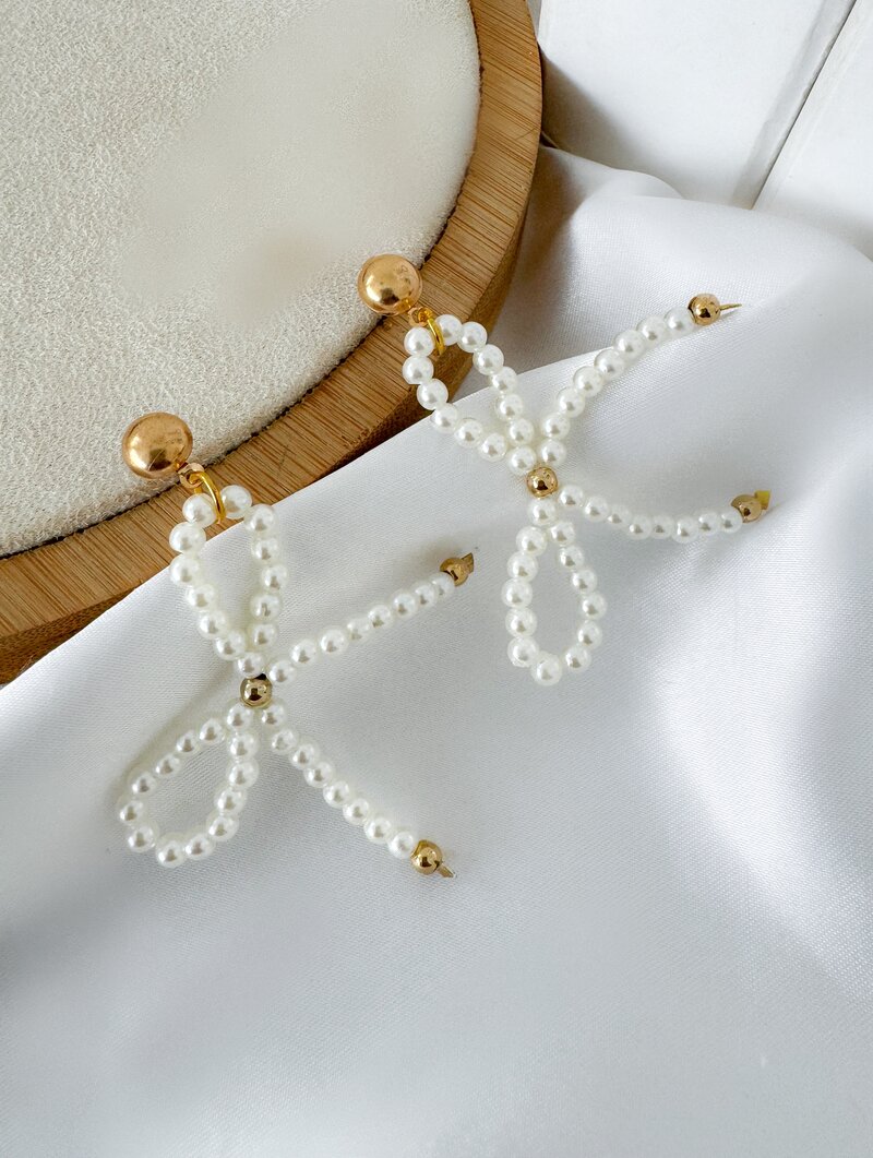 Brinco de Pérolas com Laço com Ponteira Folheada a Ouro 18k e Prata