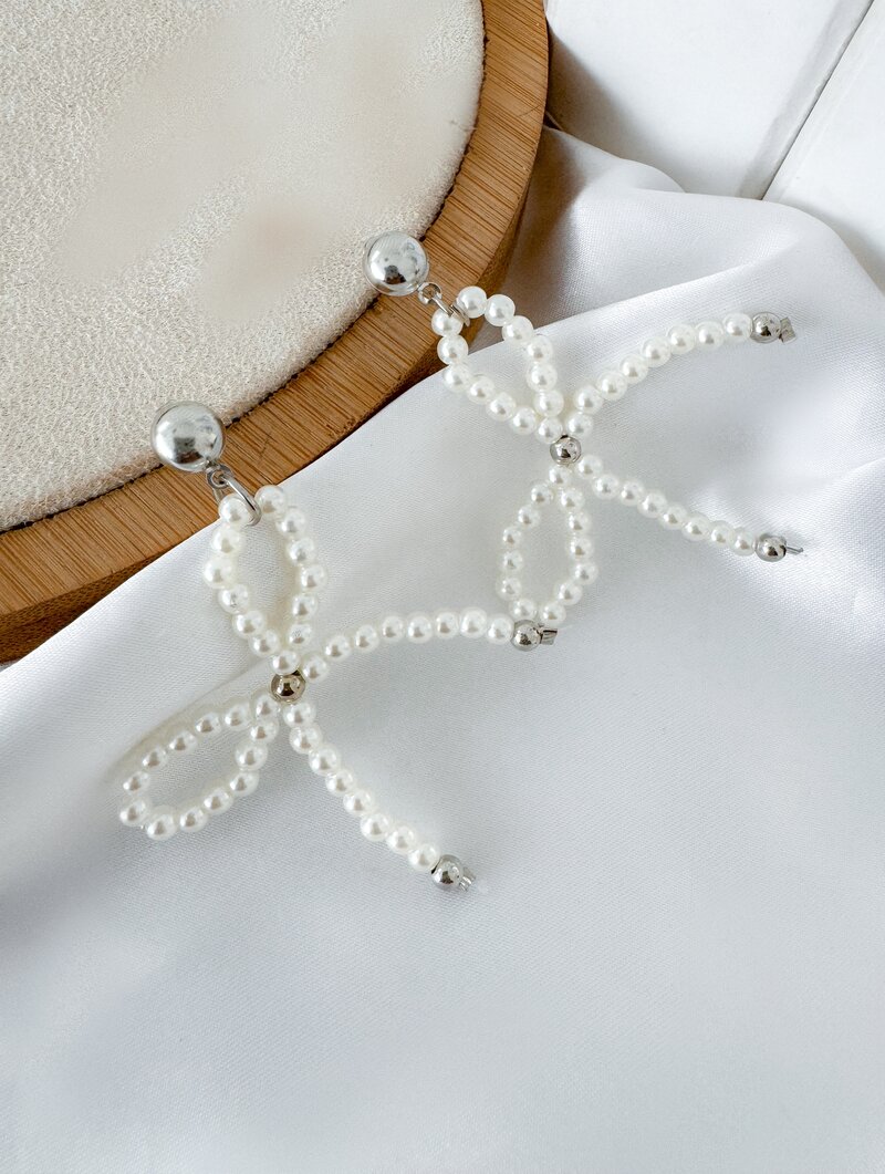 Brinco de Pérolas com Laço com Ponteira Folheada a Ouro 18k e Prata