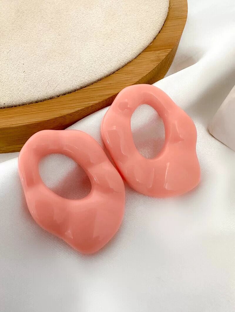 Brinco de Resina Colorida Oval Martelado