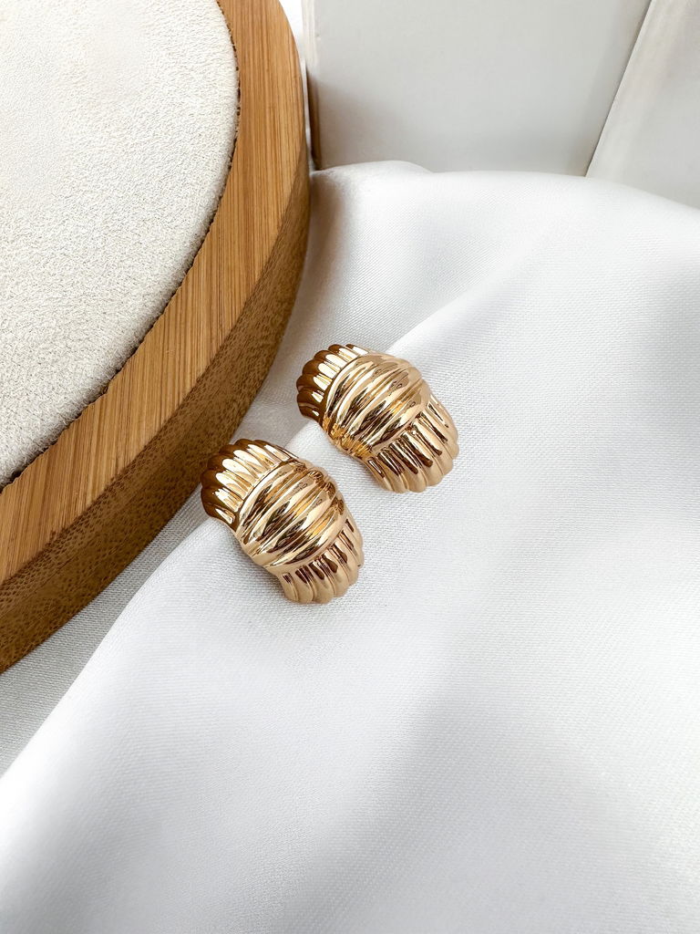 Brinco designer escovada folheado a ouro 18k e prata