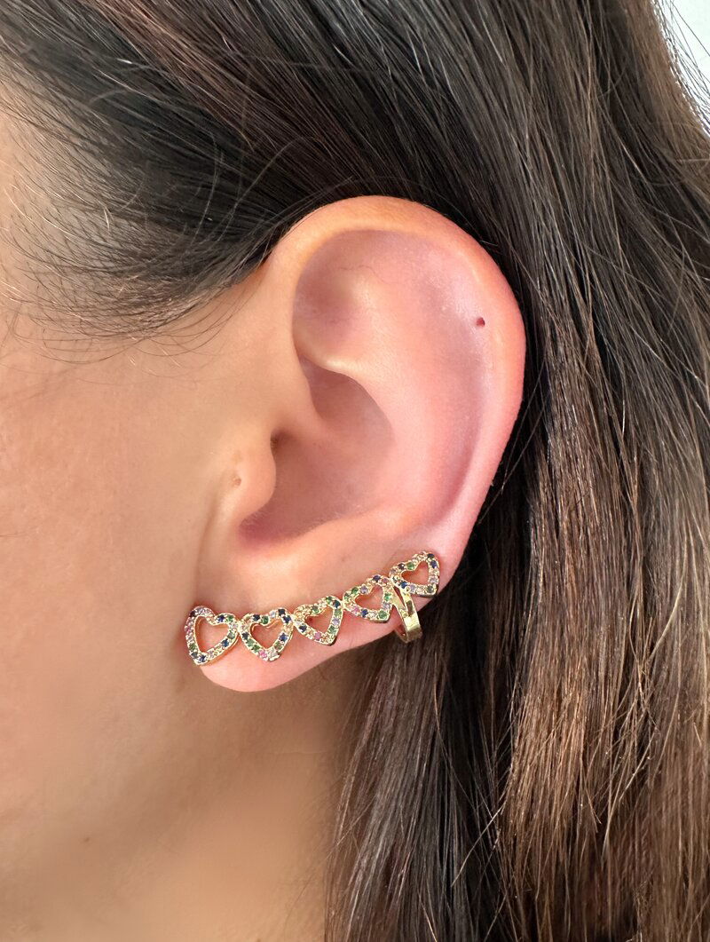 Brinco Ear Cuff Folheado a Ouro 18k e Prata Corações Vazados Cravejados