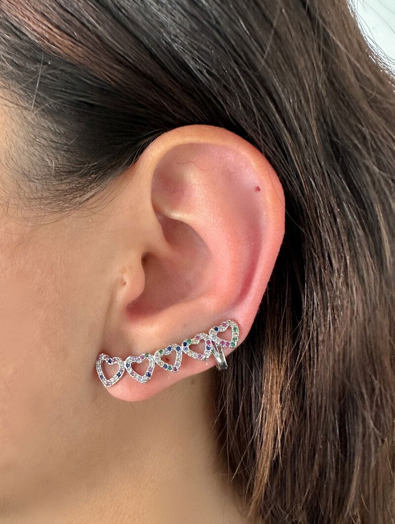 Brinco Ear Cuff Folheado a Ouro 18k e Prata Corações Vazados Cravejados
