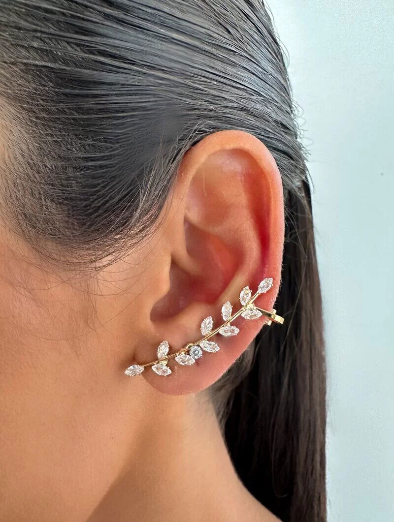 Brinco Ear Cuff Folheado a Ouro 18k e Prata Design Folhas de Zircônias
