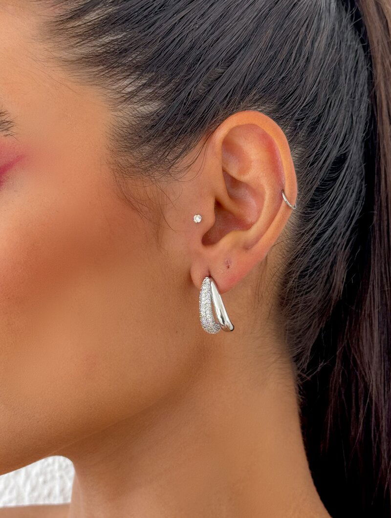 Brinco Ear Cuff Folheado a Ouro 18k e Prata Dois Fios com Detalhe Cravejado