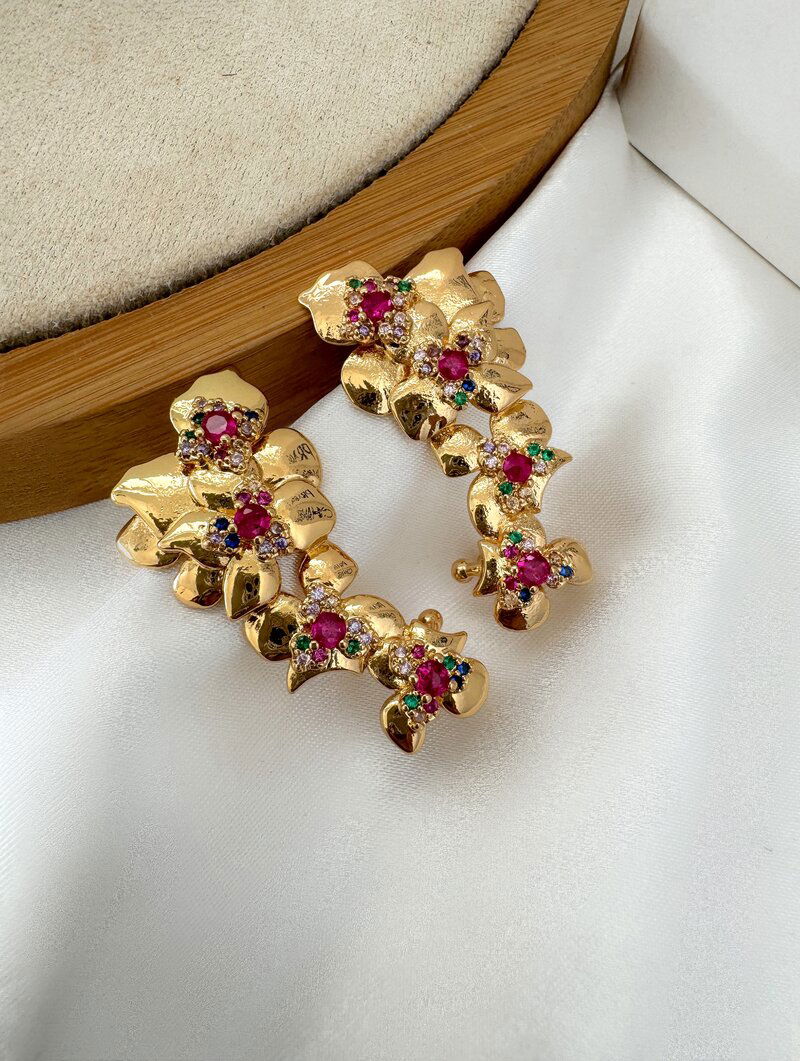 Brinco Ear Cuff Folheado a Ouro 18k e Prata Flores com Zircônias