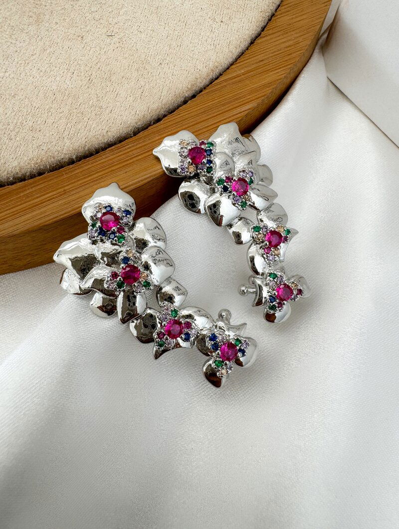 Brinco Ear Cuff Folheado a Ouro 18k e Prata Flores com Zircônias