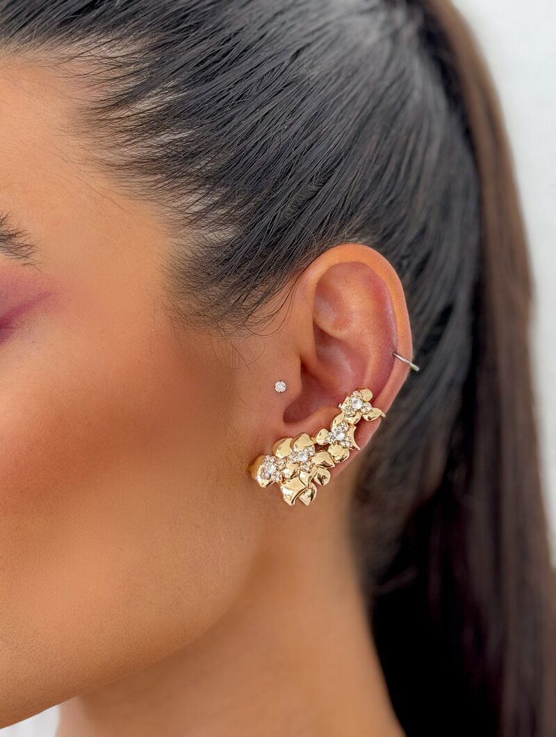 Brinco Ear Cuff Folheado a Ouro 18k e Prata Flores com Zircônias