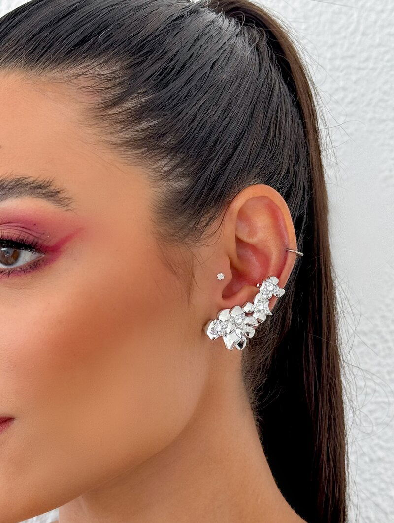 Brinco Ear Cuff Folheado a Ouro 18k e Prata Flores com Zircônias