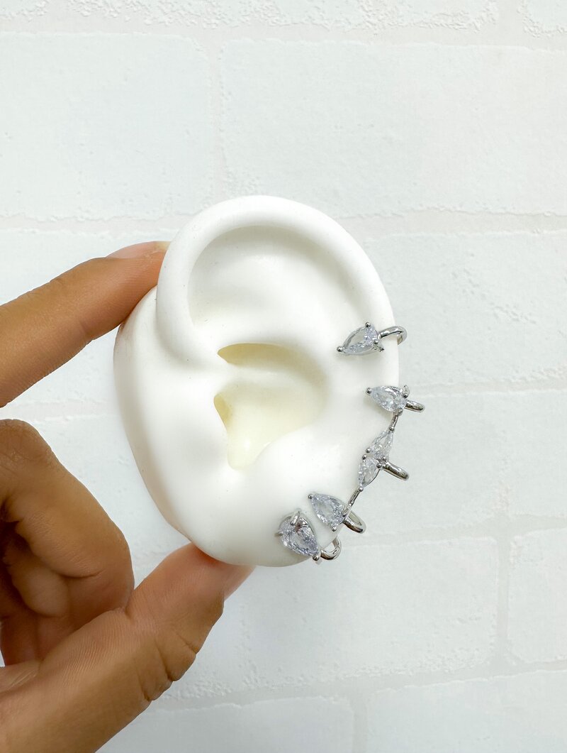 Brinco Ear Cuff Folheado a Ouro 18k e Prata Gotas de Zircônia