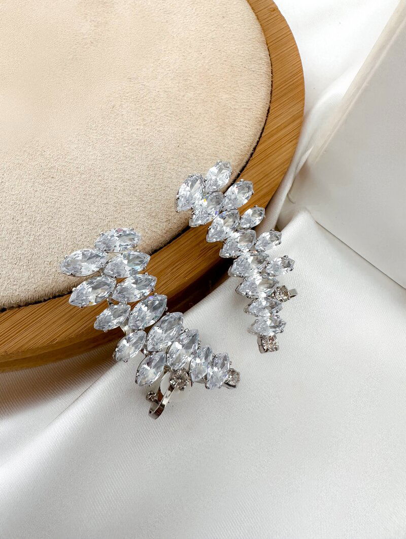 Brinco Ear Cuff Folheado a Ouro 18k e Prata Pedraria de Zircônia