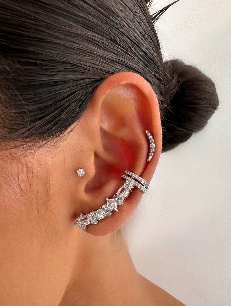 Brinco Ear Cuff Folheado a Ouro 18k e Prata Zircônias com Ponteira Cravejada