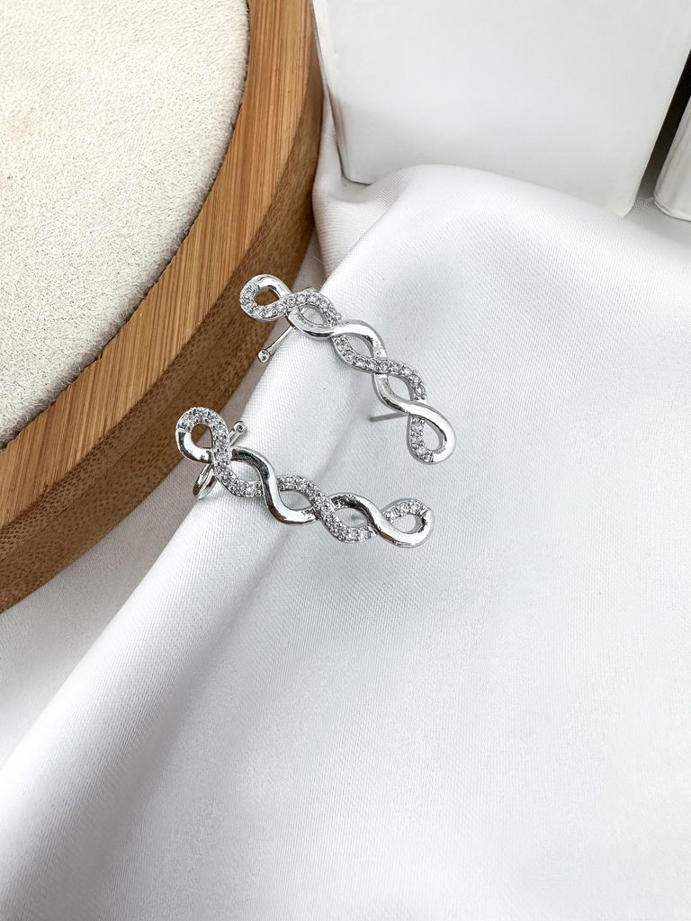 Brinco ear cuff modelo elo com detalhes em micro zircônia