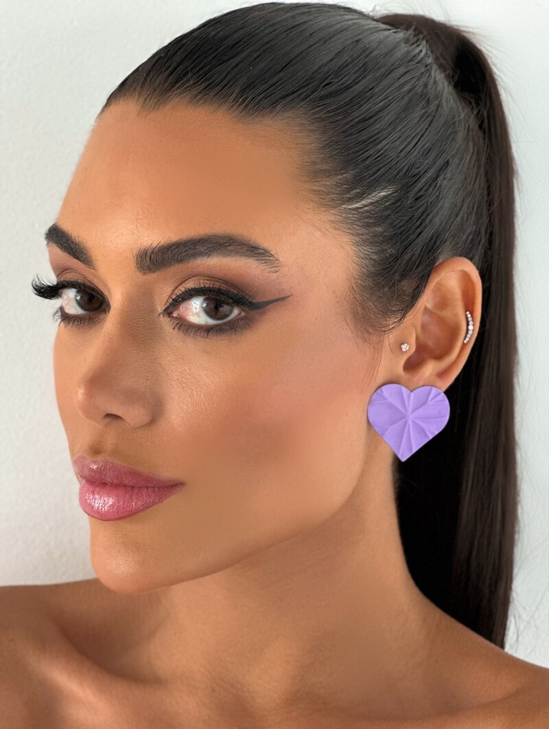 Brinco Esmaltado Coração Martelado