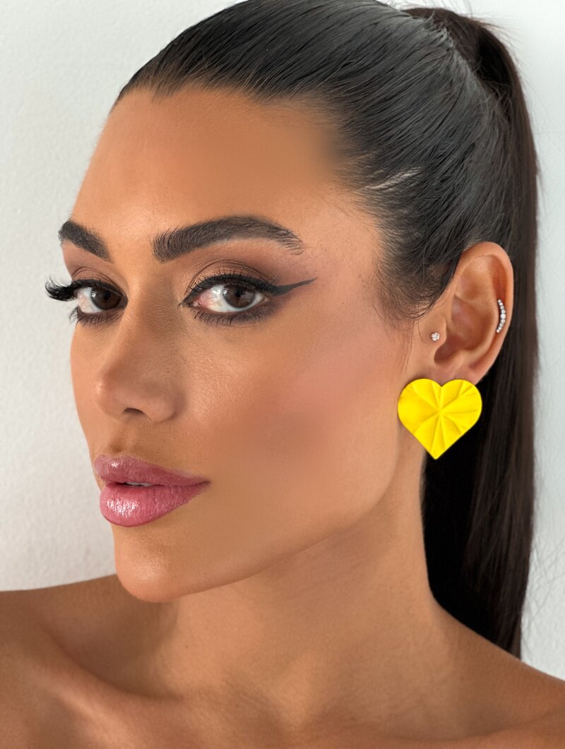 Brinco Esmaltado Coração Martelado