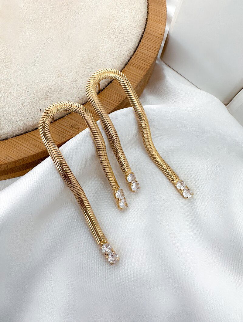 Brinco Folheado a 18K e a Prata Malha com Ponto de Luz Duplo