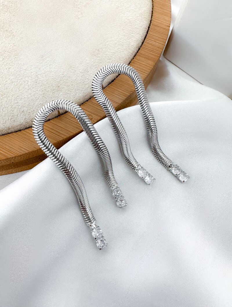 Brinco Folheado a 18K e a Prata Malha com Ponto de Luz Duplo