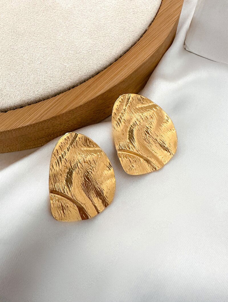 Brinco Folheado a Ouro 18k Botton Gota Martelada