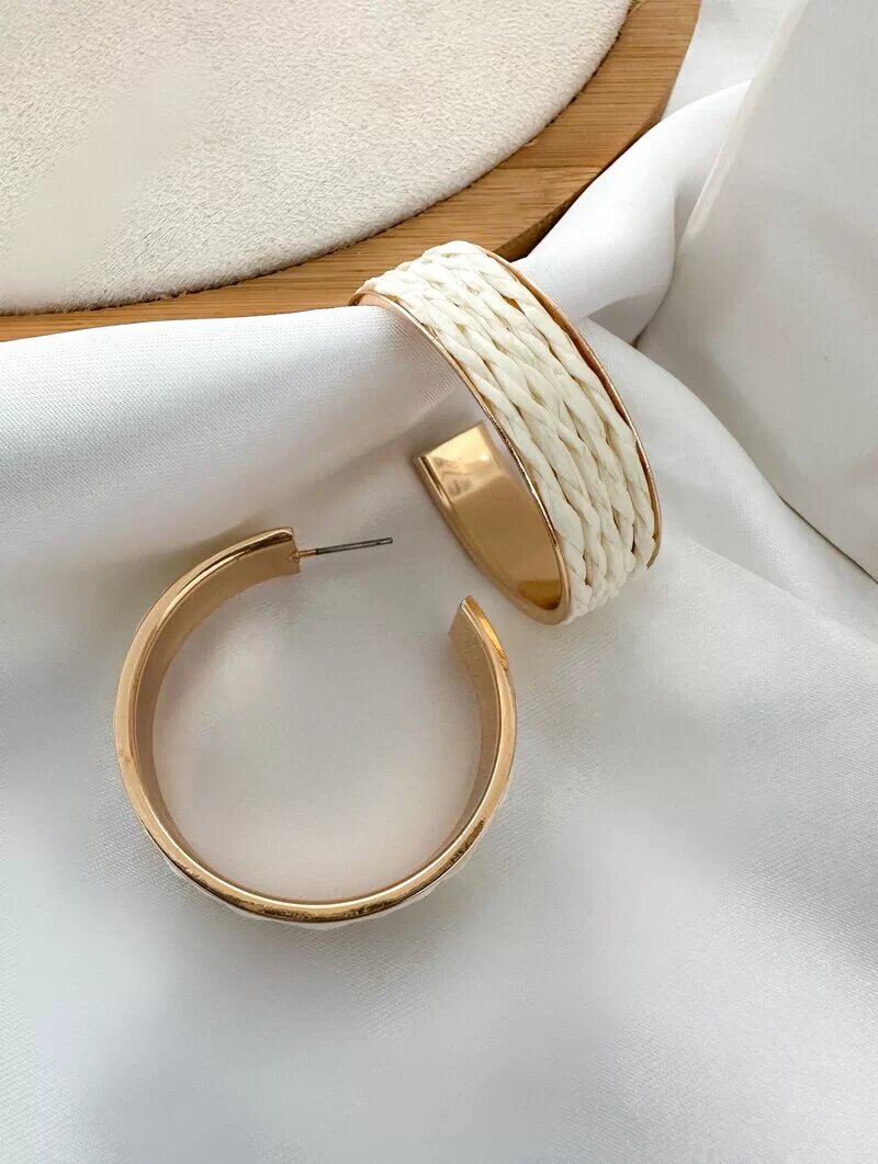 Brinco Folheado a Ouro 18k Argola com Detalhe Trançado em Palha