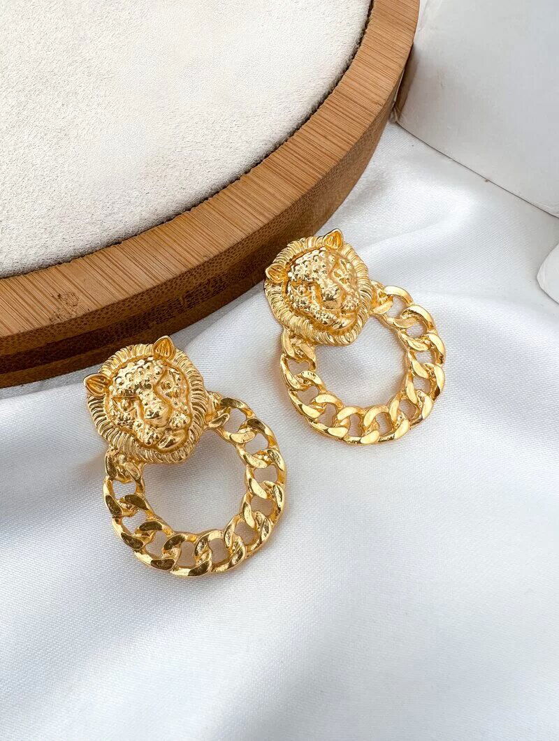 Brinco Folheado a Ouro 18k Argola com Leão