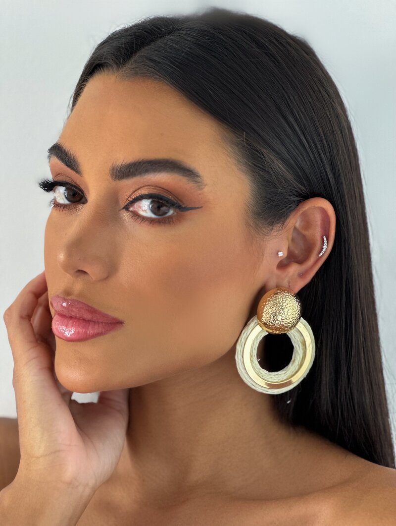 Brinco Folheado a Ouro 18k Argola de Palha com Botton Texturizado