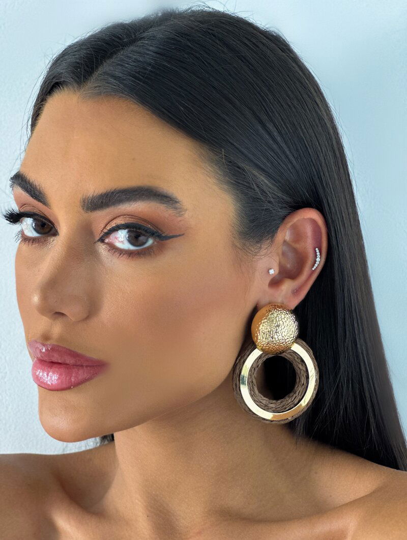 Brinco Folheado a Ouro 18k Argola de Palha com Botton Texturizado