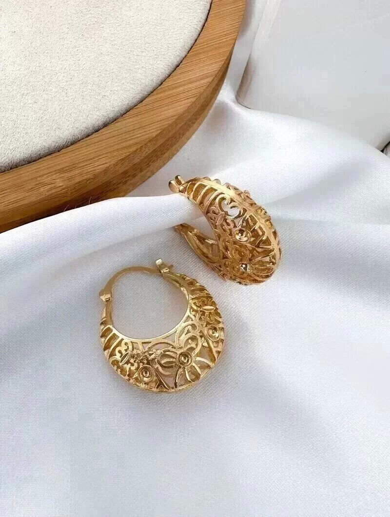 Brinco Folheado a Ouro 18k Argola Design Floral com Fecho