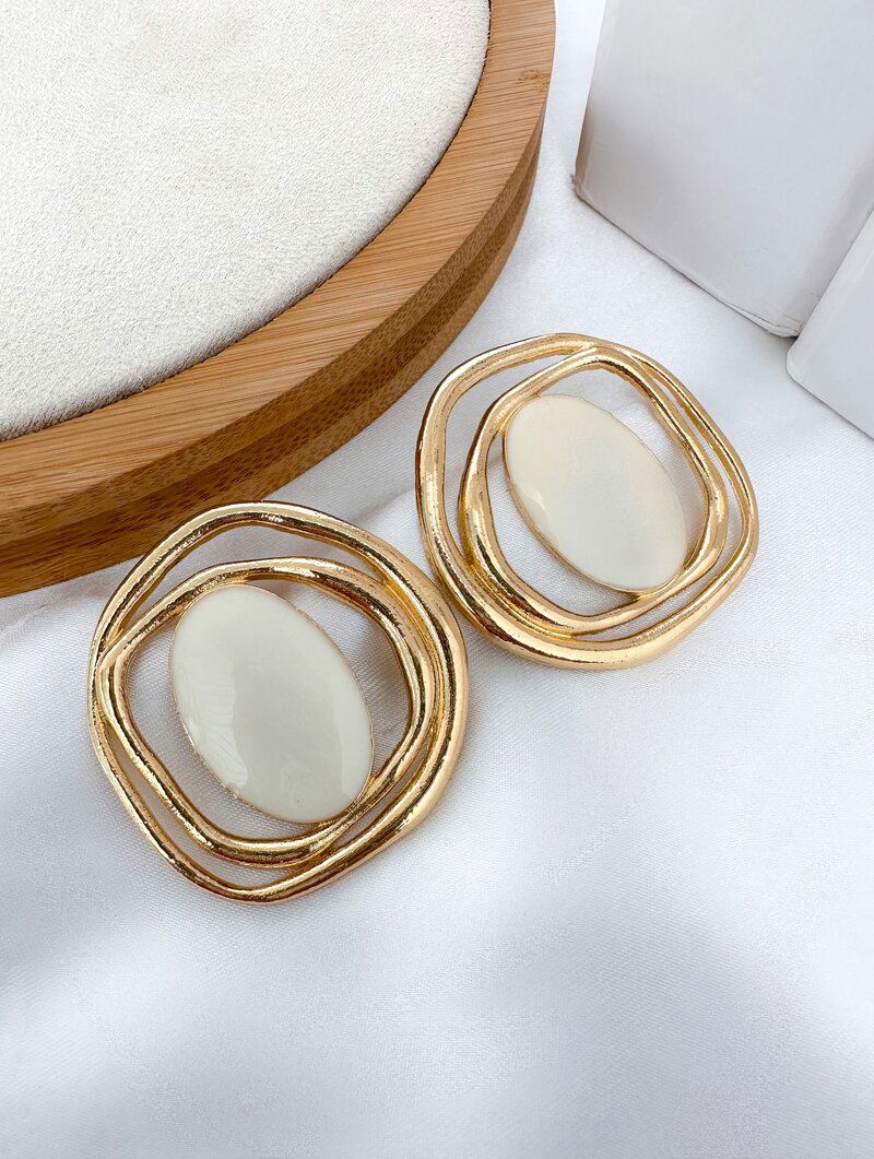 Brinco Folheado a Ouro 18k Argola Dois Fios com Detalhe Resinado