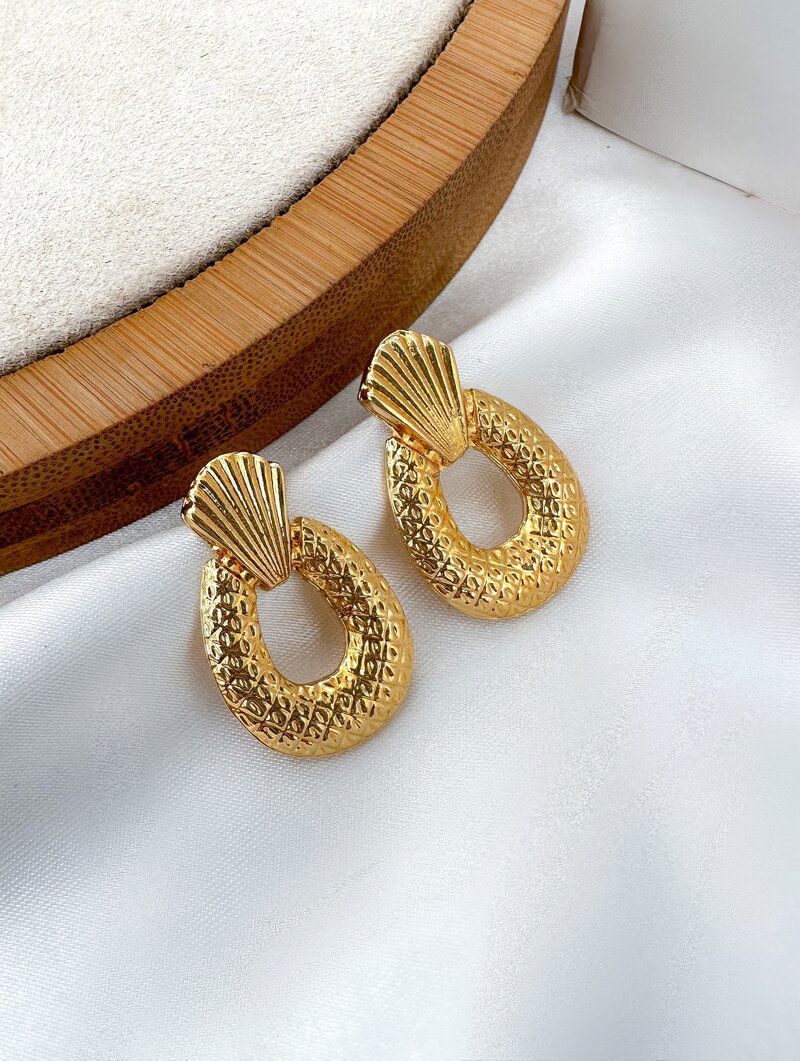 Brinco Folheado a Ouro 18k Argola Frontal Oval com Ponteira