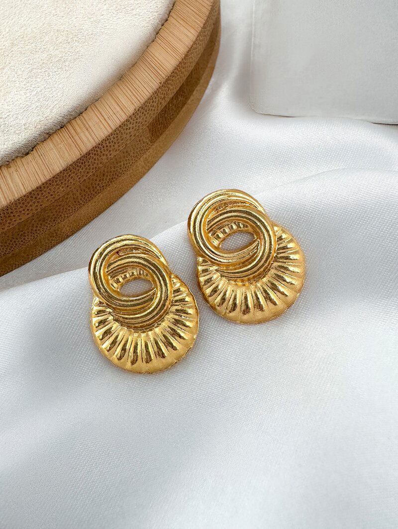 Brinco Folheado a Ouro 18k Argola Frontal Trabalhada