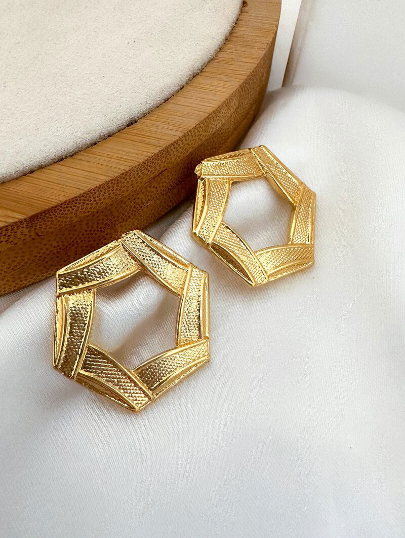 Brinco Folheado a Ouro 18k Argola Geométrica Texturizada