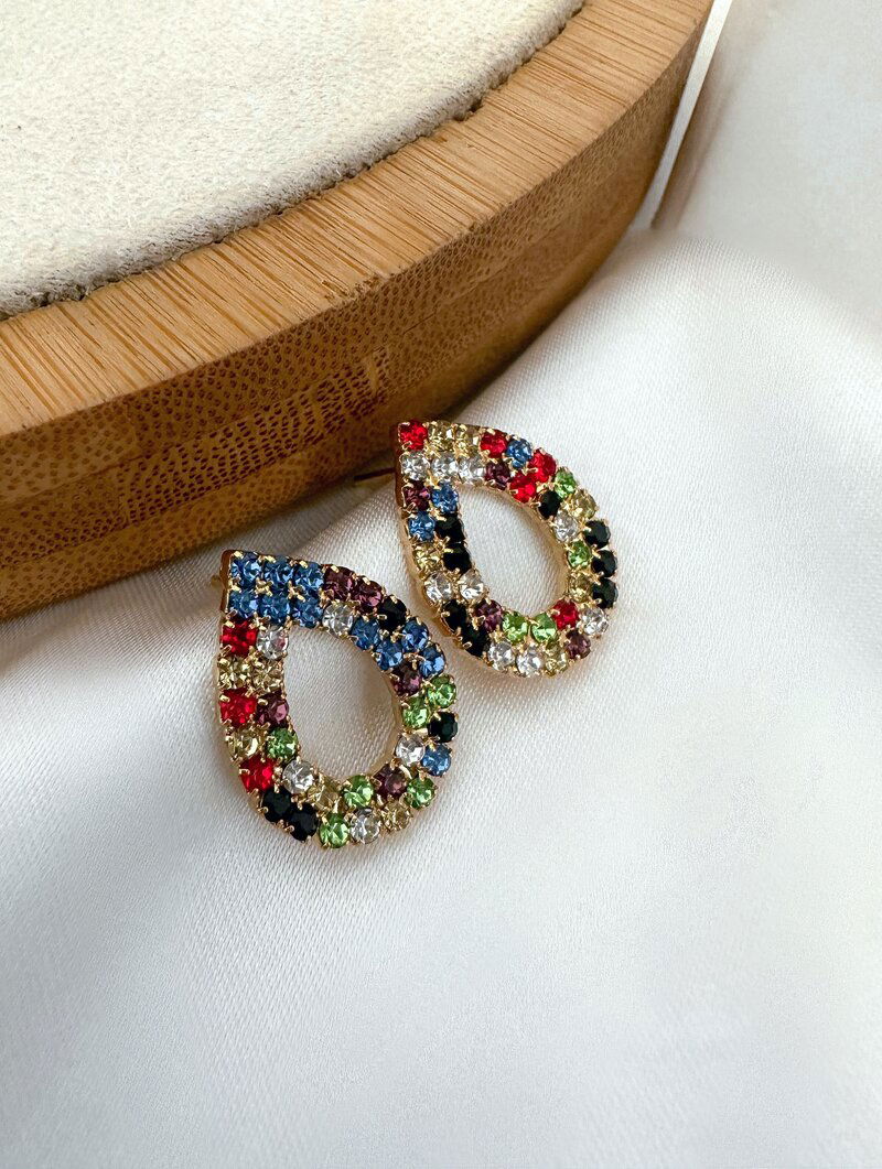 Brinco Folheado a Ouro 18K Argola Gota Com Micro Zircônias.