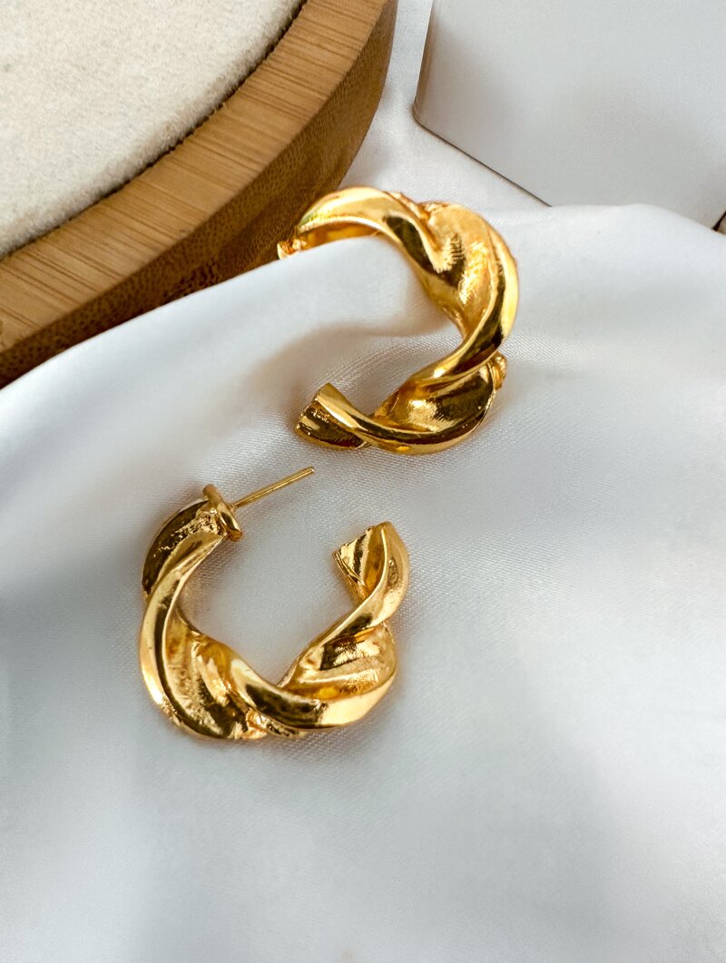 Brinco Folheado a Ouro 18K Argola Grossa Torcida