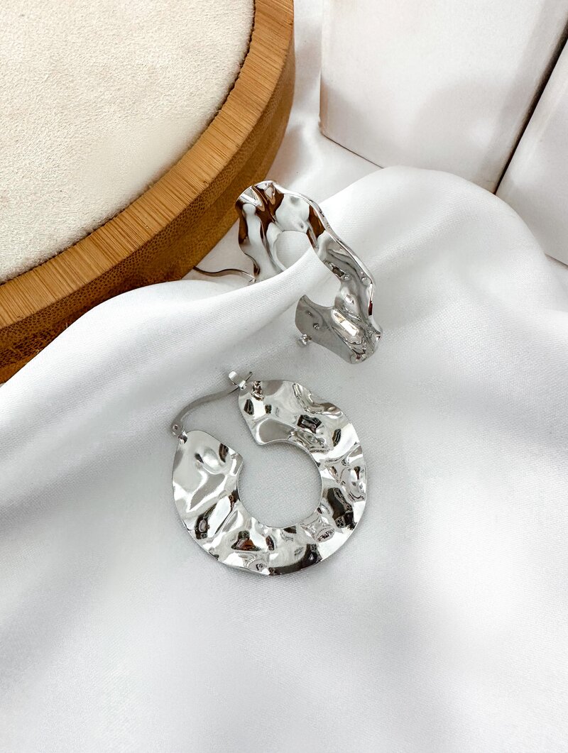 brinco folheado a ouro 18k argola martelada