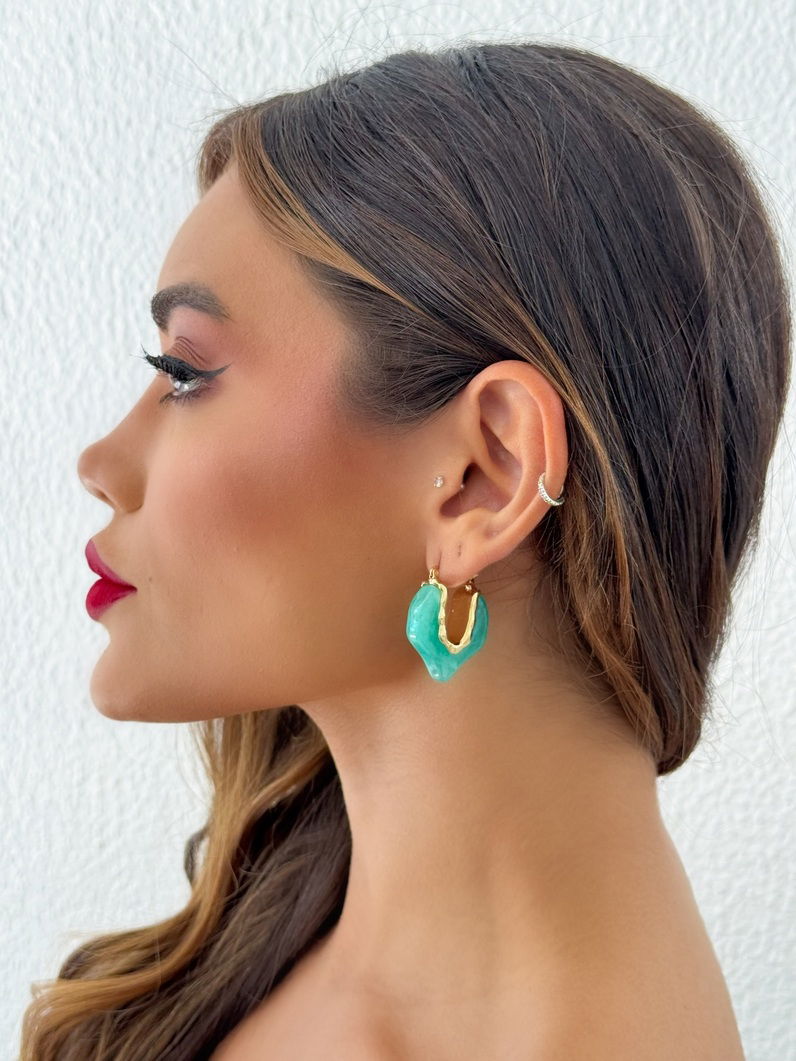 Brinco Folheado a Ouro 18k Argola Orgânica Resinada