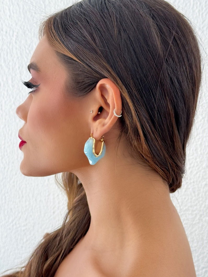 Brinco Folheado a Ouro 18k Argola Orgânica Resinada