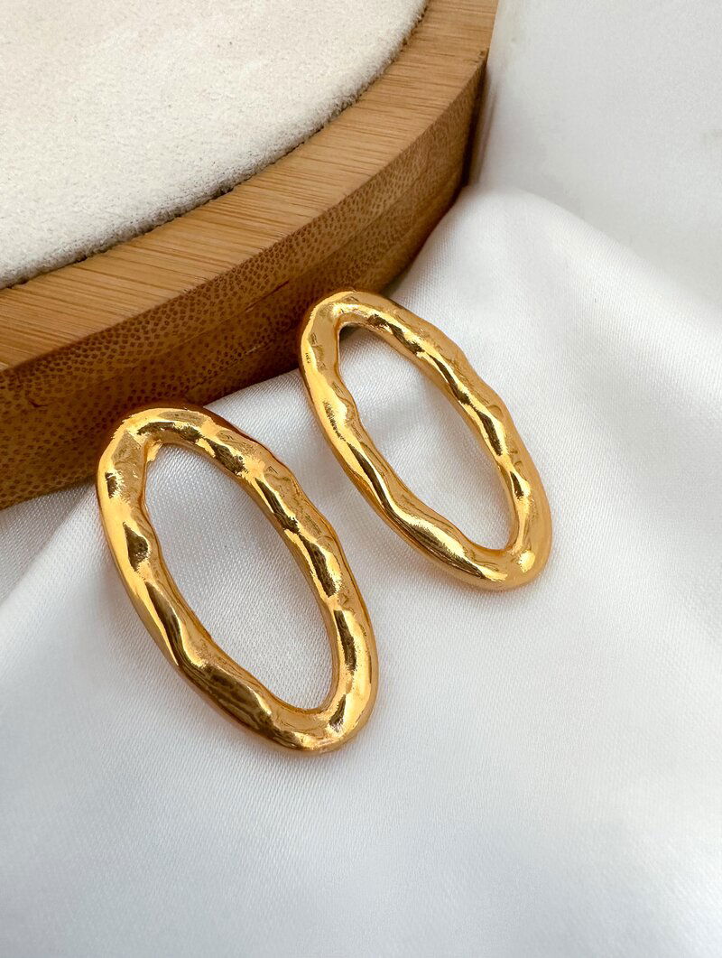 Brinco Folheado a Ouro 18k Argola Oval Martelada