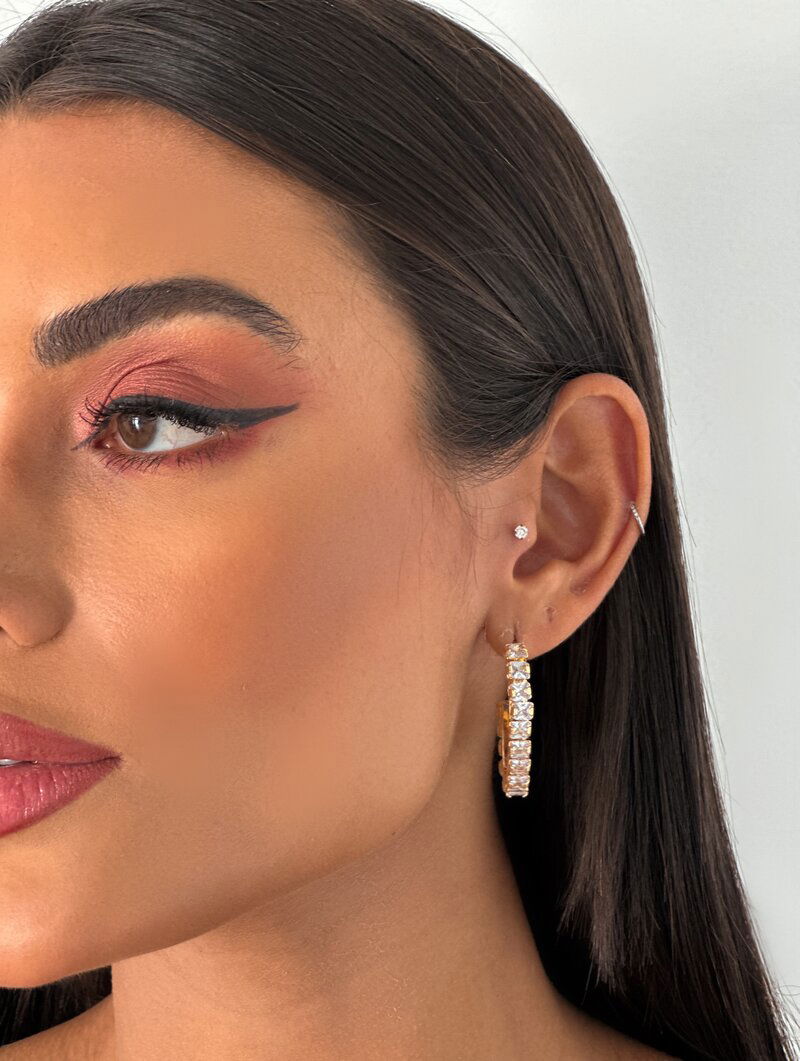 Brinco Folheado a Ouro 18K Argola Oval Pedraria Zirconia