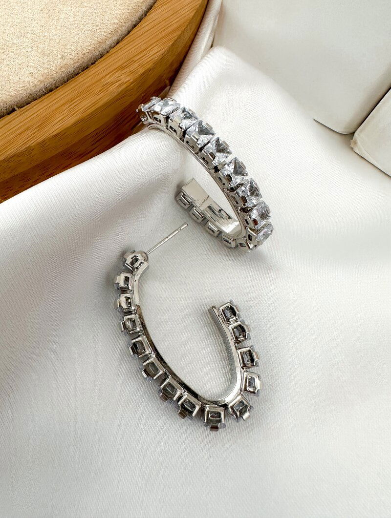 Brinco Folheado a Ouro 18K Argola Oval Pedraria Zirconia